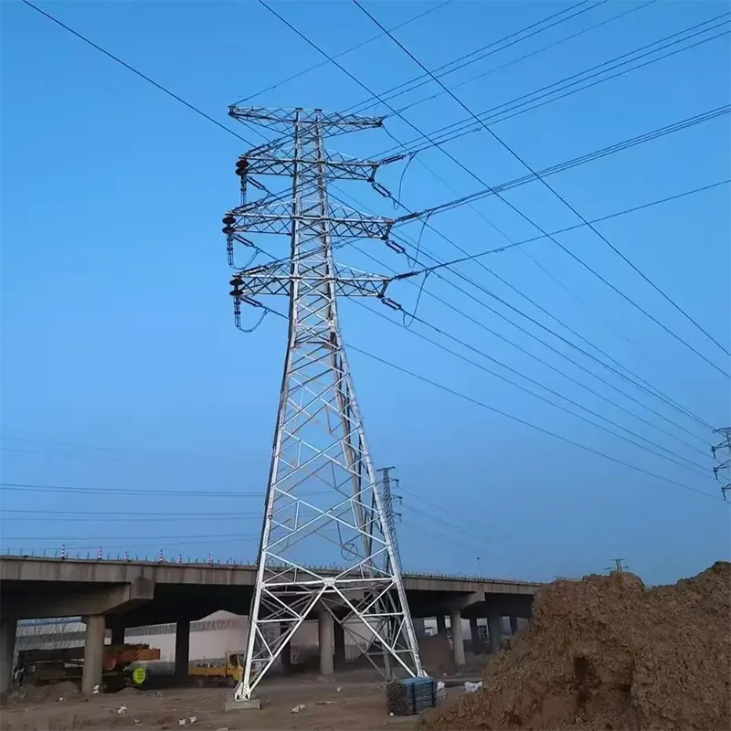 Wetterbeständiger Turm aus verzinktem Winkelstahl
